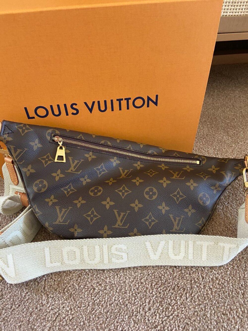 Louis Vuitton Canvas High Rise Monogram Bumbag - Picture 5 of 9